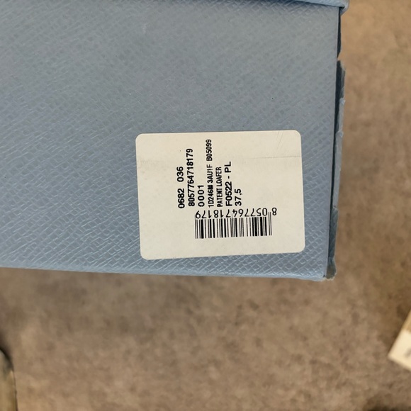 PRADA 
Metallic Brushed Calfskin Metal Triangle Logo 50mm Loafers 37,5 Platino. - Picture 9 of 9